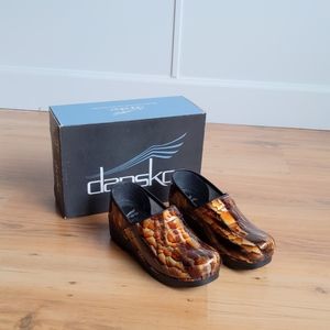 Dansko leather shoes (Size 38)